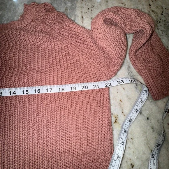 Altar'd State Women's Large Cable Knit Sweater Coral Pink Cold Shoulder - Picture 4 of 6